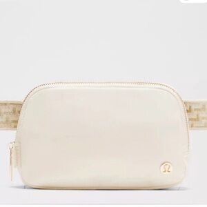Lululemon Everywhere Belt Bag 1L L Monogram Metallic
NWT